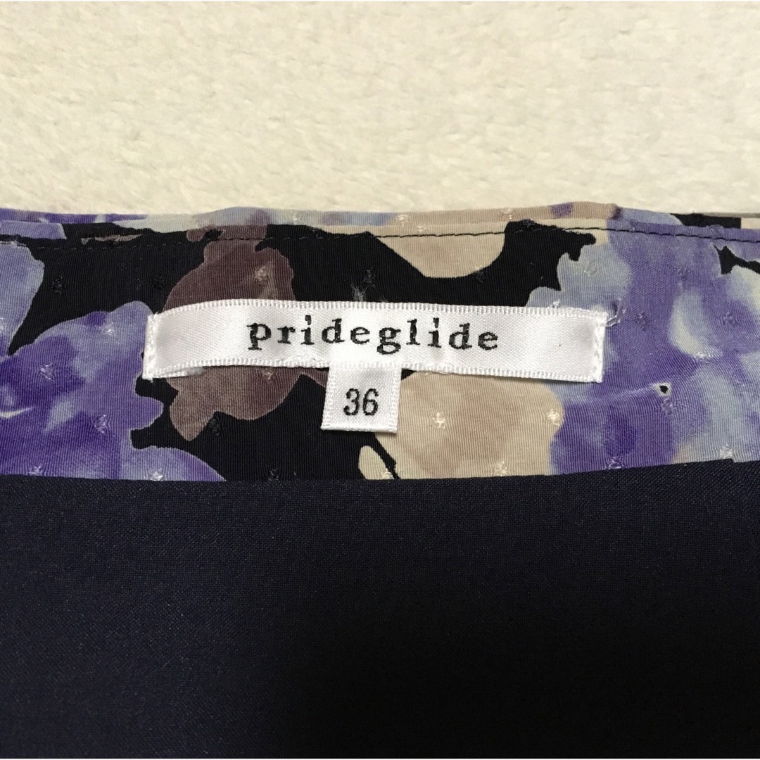 prideglide(プライドグライド)の美品＊prideglide プライドグライド 花柄スカート ネイビー レディースのスカート(ひざ丈スカート)の商品写真