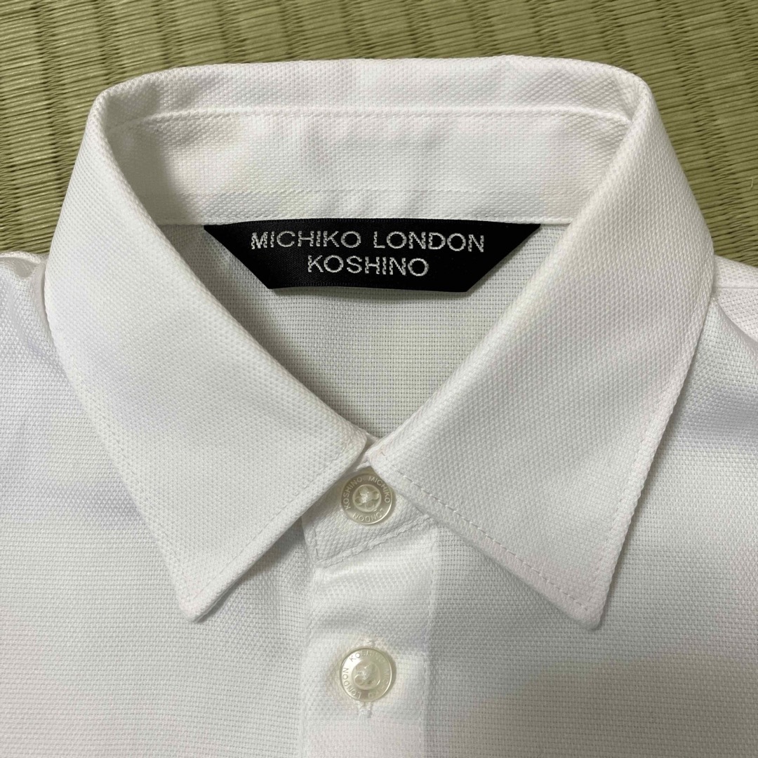 MICHIKO LONDON(ミチコロンドン)の未使用100センチ　白シャツ キッズ/ベビー/マタニティのキッズ服男の子用(90cm~)(ブラウス)の商品写真