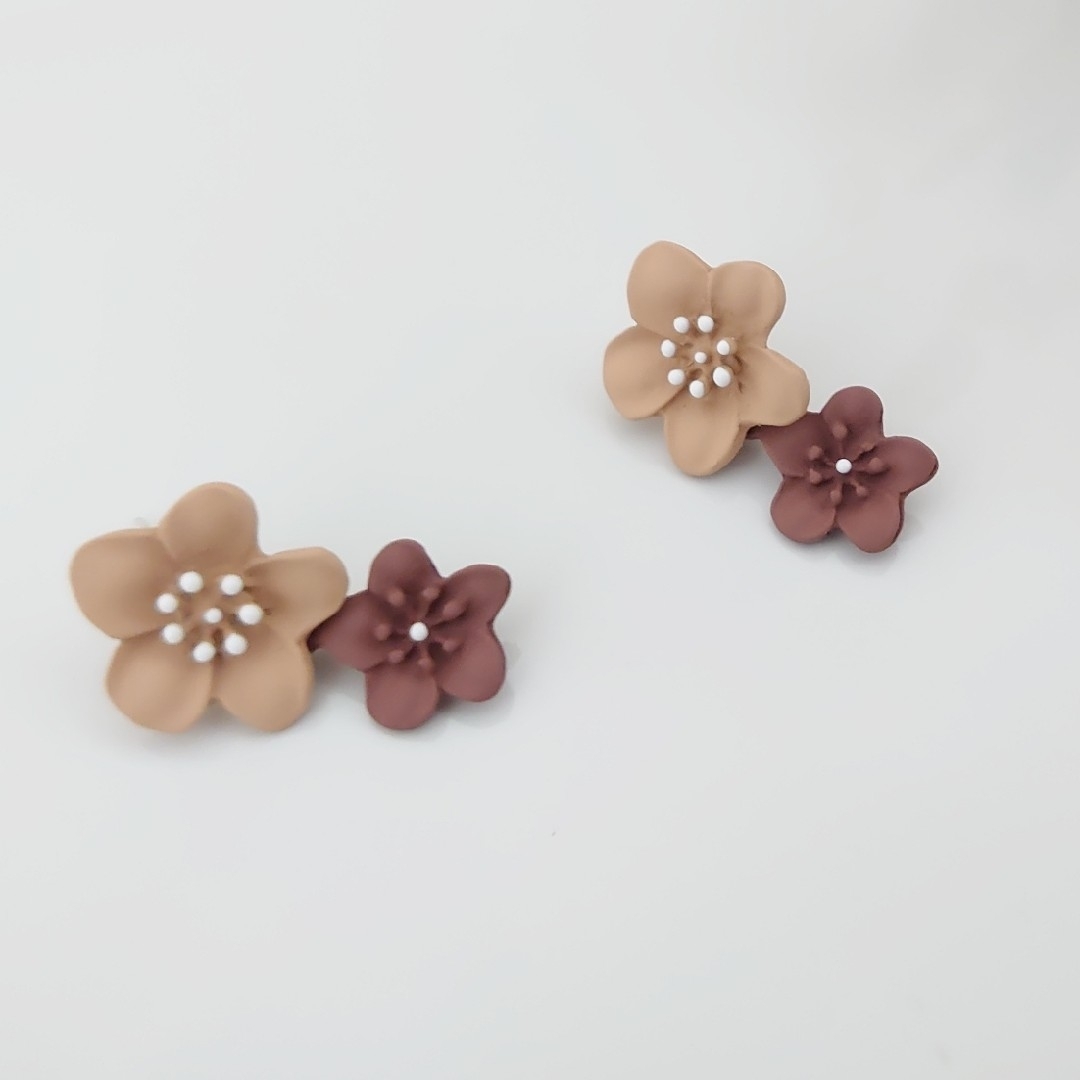 《NEW》flower decoration stud pierce レディースのアクセサリー(ピアス)の商品写真