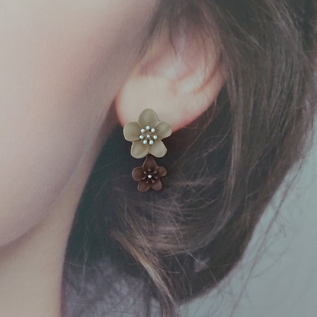 《NEW》flower decoration stud pierce レディースのアクセサリー(ピアス)の商品写真