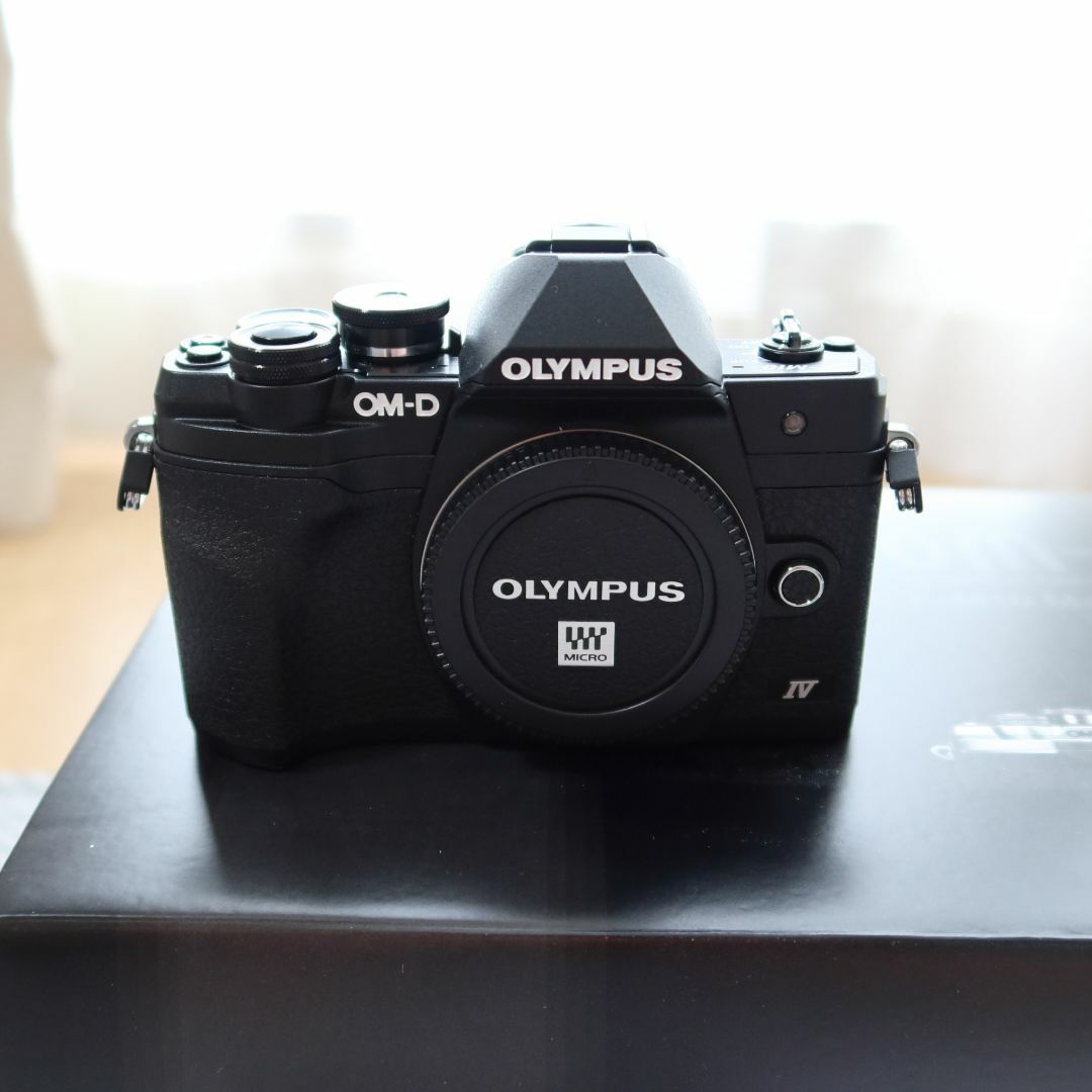 OLYMPUS(オリンパス)の【ほぼ新品】OM-D E-M10 Mark IV ボディ スマホ/家電/カメラのカメラ(ミラーレス一眼)の商品写真