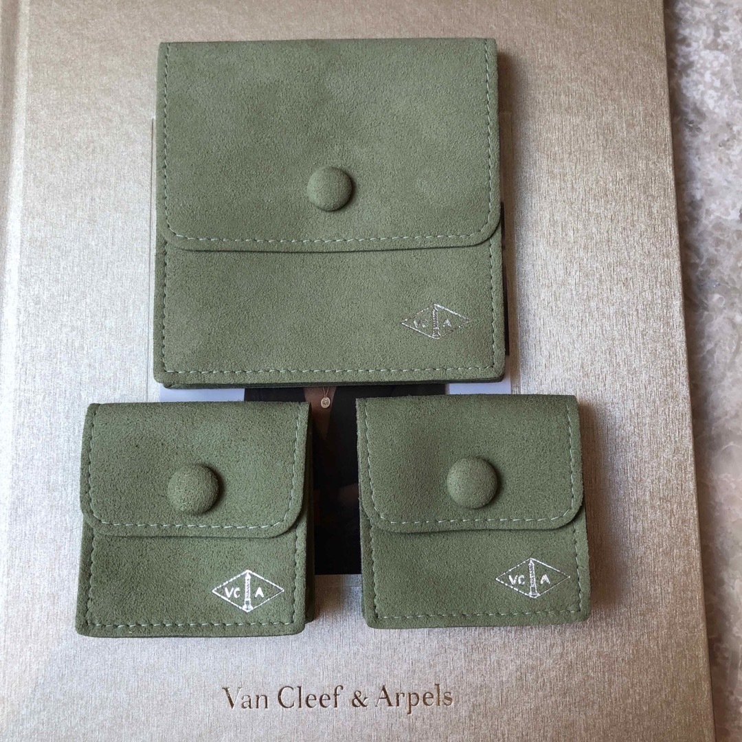 Van Cleef & Arpels ポーチ 小1個 レディースのアクセサリー(その他)の商品写真