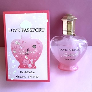 ラブパスポート(Love Passport)のラブパスポート　イット　フラワリー　オードパルファム　40ml(香水(女性用))
