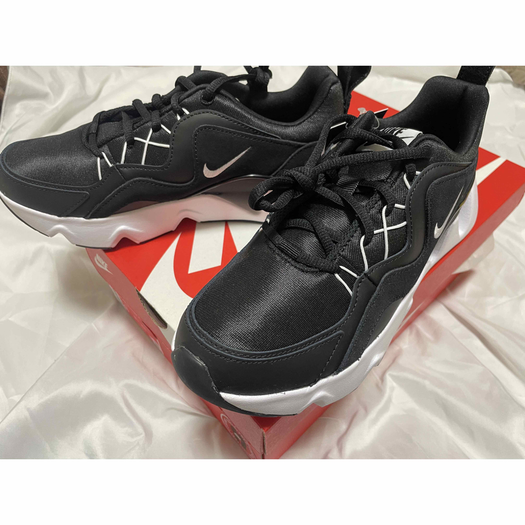 NIKE(ナイキ)の【新品】NIKE RYZ365 24.5cm 黒 レディースの靴/シューズ(スニーカー)の商品写真