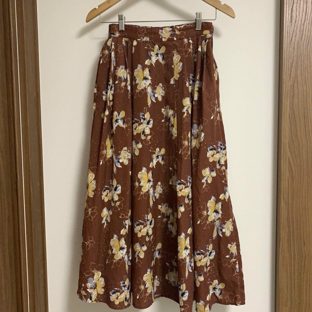 KBF+(ケービーエフプラス)の【美品】花柄スカート レディースのスカート(ロングスカート)の商品写真