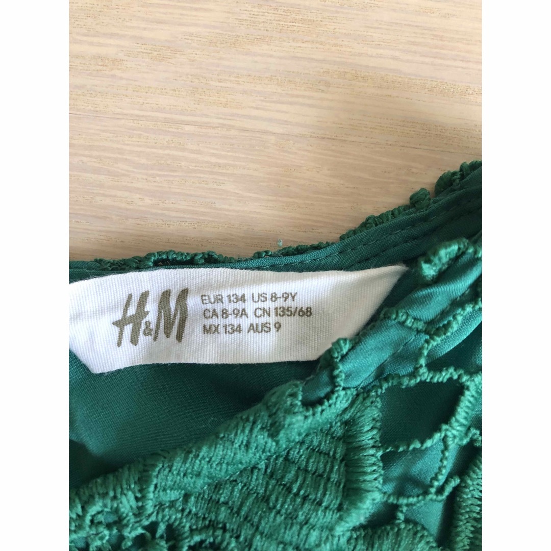 H&M(エイチアンドエム)のワンピース　ドレス　130〜140センチ キッズ/ベビー/マタニティのキッズ服女の子用(90cm~)(ドレス/フォーマル)の商品写真