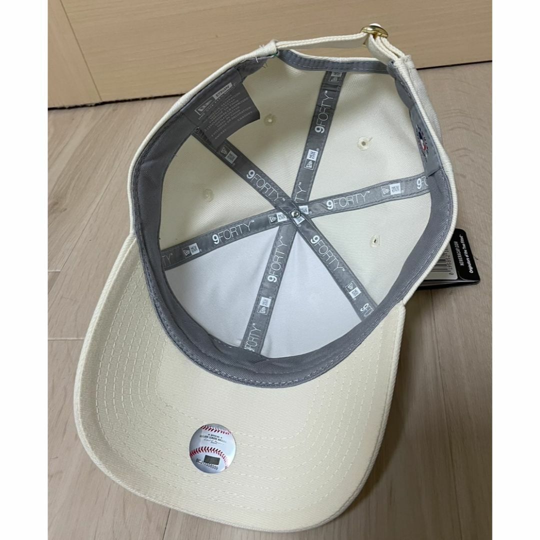 NEW ERA(ニューエラー)のニューエラ 韓国 メタル キャップ ミニメタル　アイボリー 9forty レディースの帽子(キャップ)の商品写真