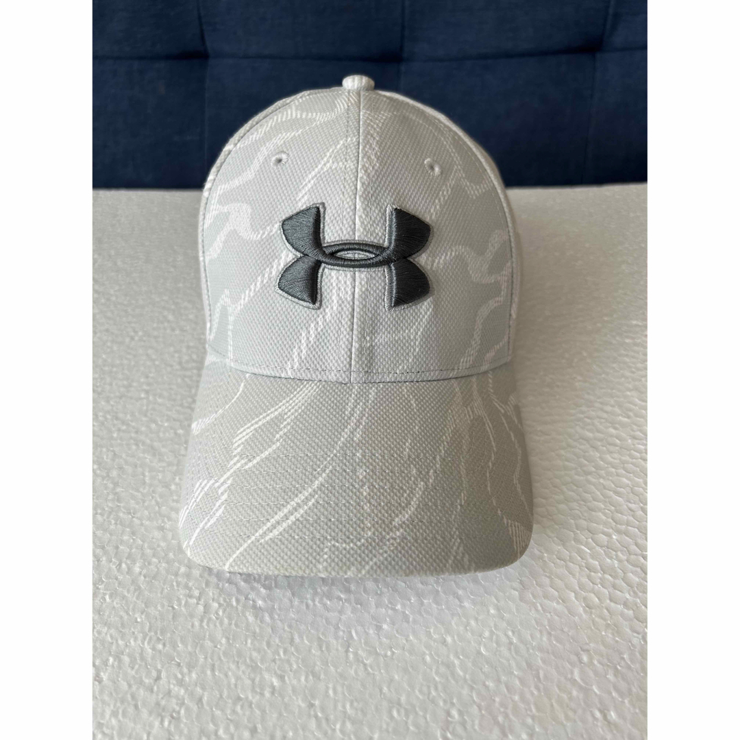 UNDER ARMOUR(アンダーアーマー)のアンダーアーマー　キャップ　グレー メンズの帽子(キャップ)の商品写真