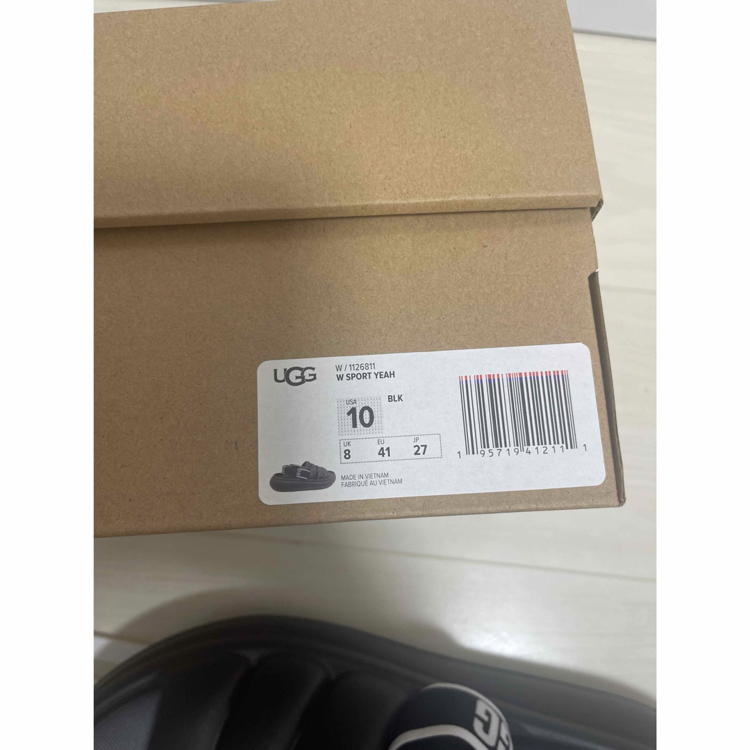 UGG(アグ)の新品未使用　アグ　UGG 厚底サンダル　黒　27.0cm 27センチ　27cm レディースの靴/シューズ(サンダル)の商品写真
