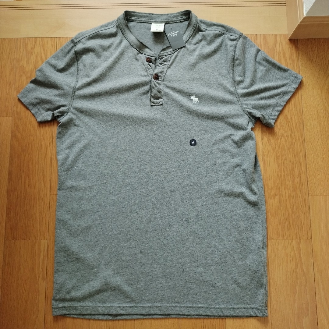 Abercrombie&Fitch(アバクロンビーアンドフィッチ)のアバクロヘンリーTシャツ➁ メンズのトップス(シャツ)の商品写真