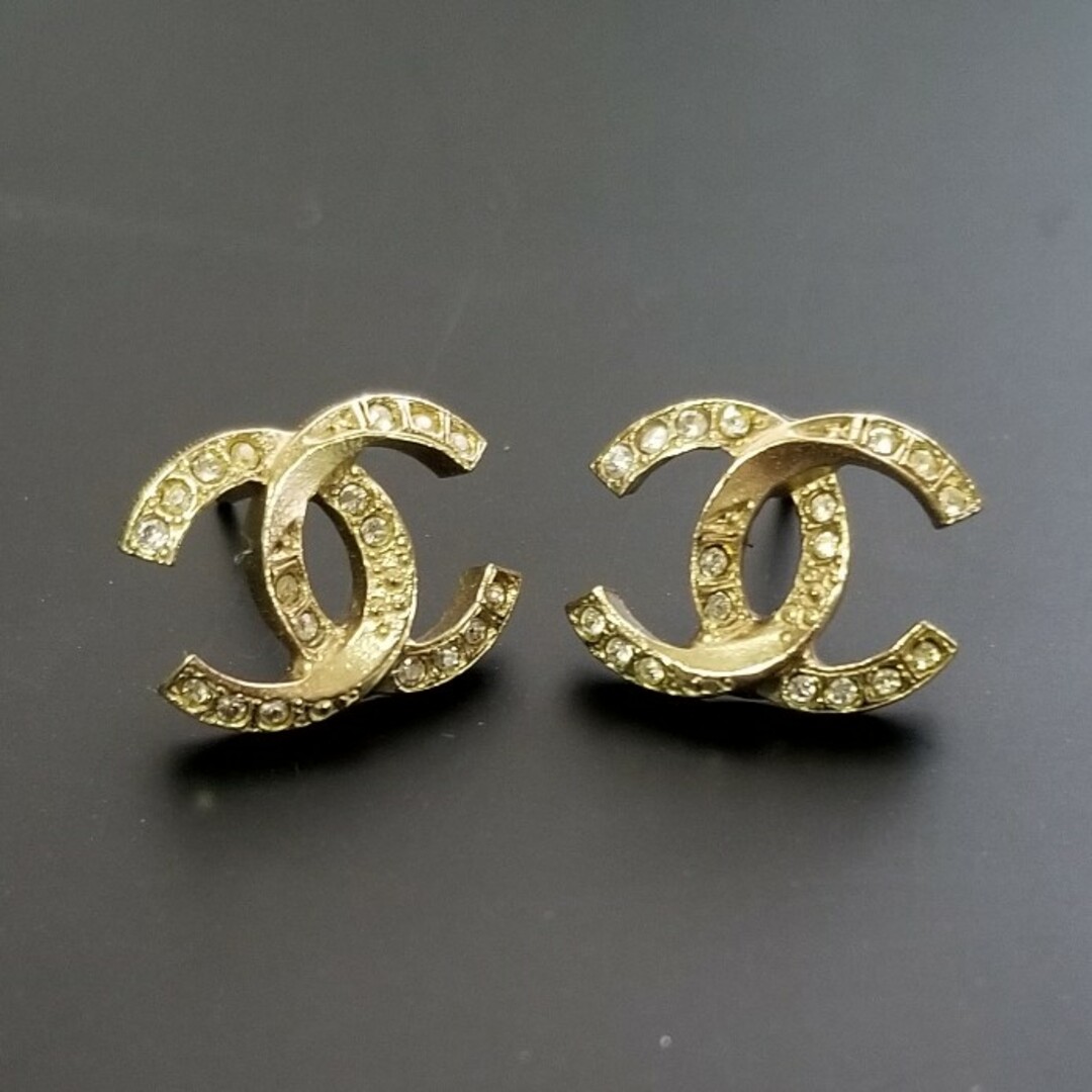 CHANEL - シャネル ゴールドピアスの通販 by ※プロフィールお CHANEL - シャネル ゴールドピアスの通販 by ※プロフィールお