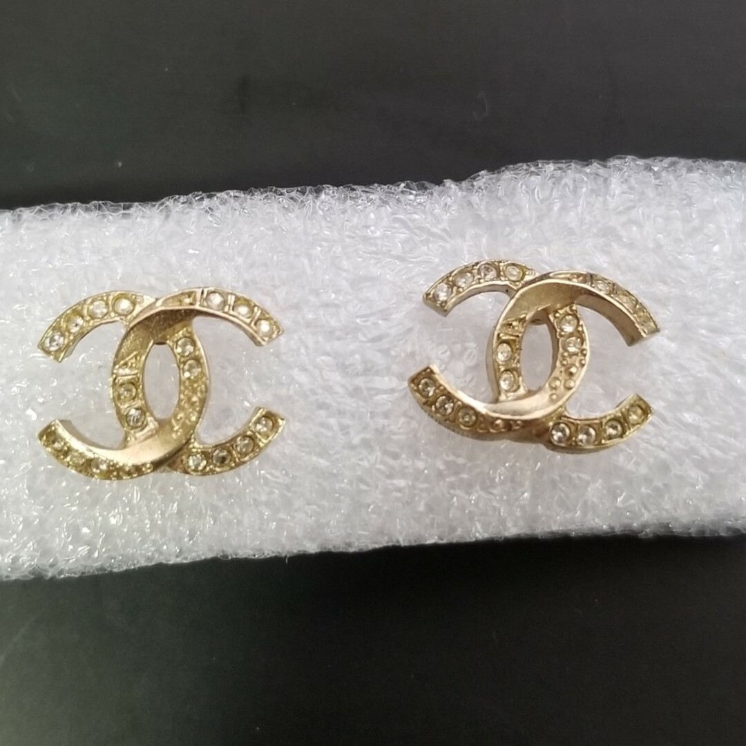 CHANEL - シャネル ゴールドピアスの通販 by ※プロフィールお CHANEL - シャネル ゴールドピアスの通販 by ※プロフィールお