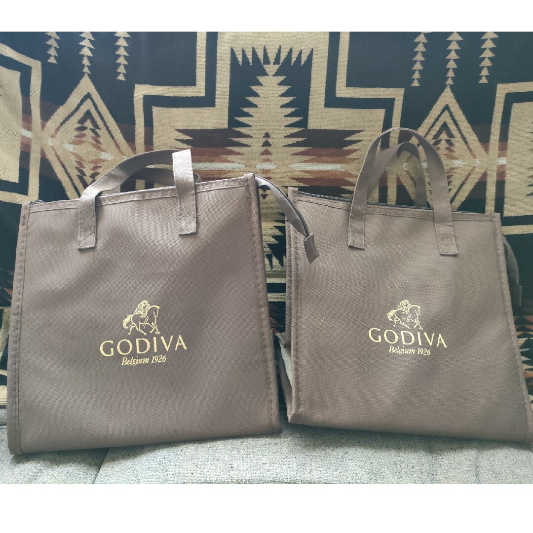 GODIVA(ゴディバ)のGODIVA　ゴディバ　保冷バッグ　クーラーバッグ　2つ レディースのバッグ(エコバッグ)の商品写真