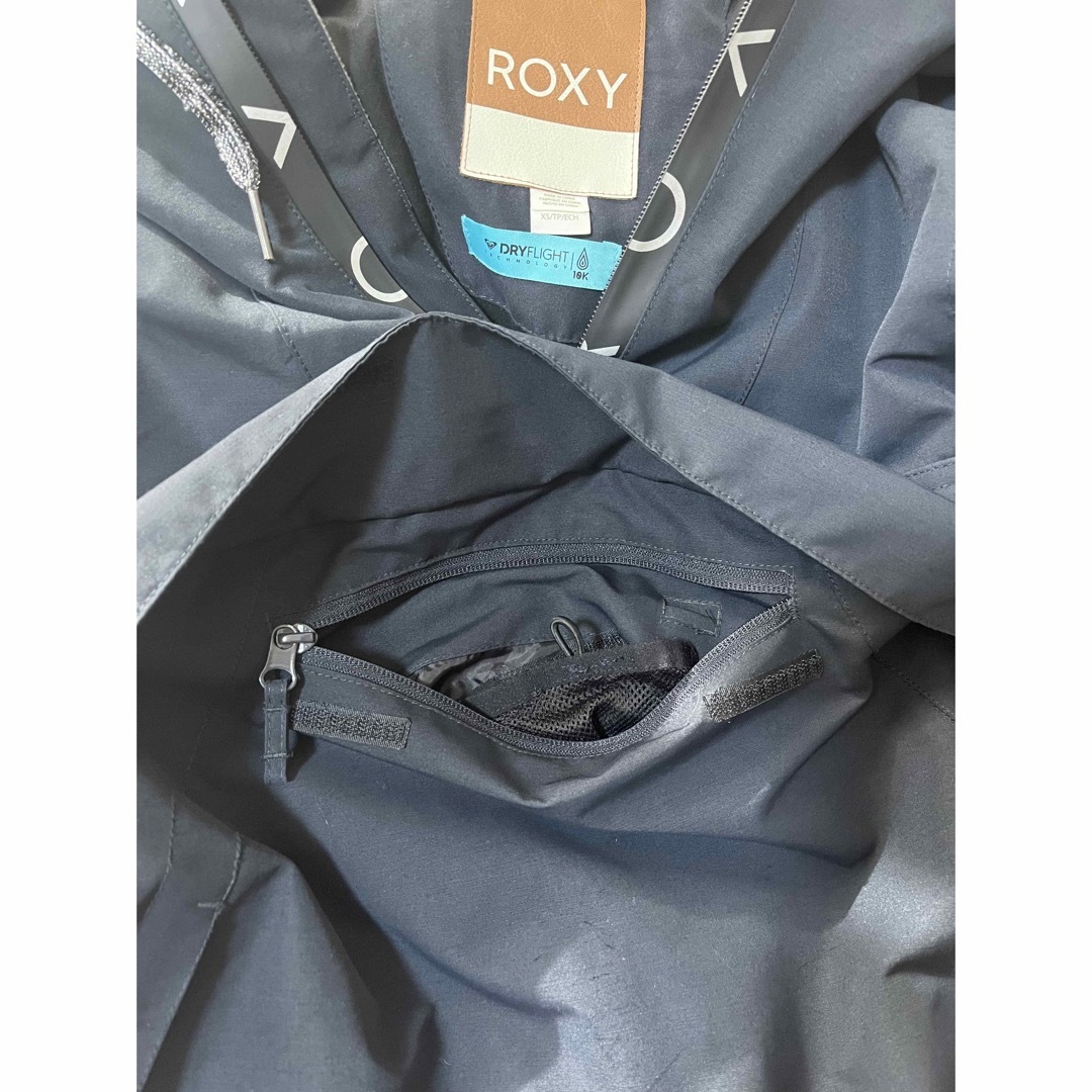 Roxy(ロキシー)のROXY SHELTER 10K ジャケット　ネイビー　日本Sサイズ スポーツ/アウトドアのスノーボード(ウエア/装備)の商品写真