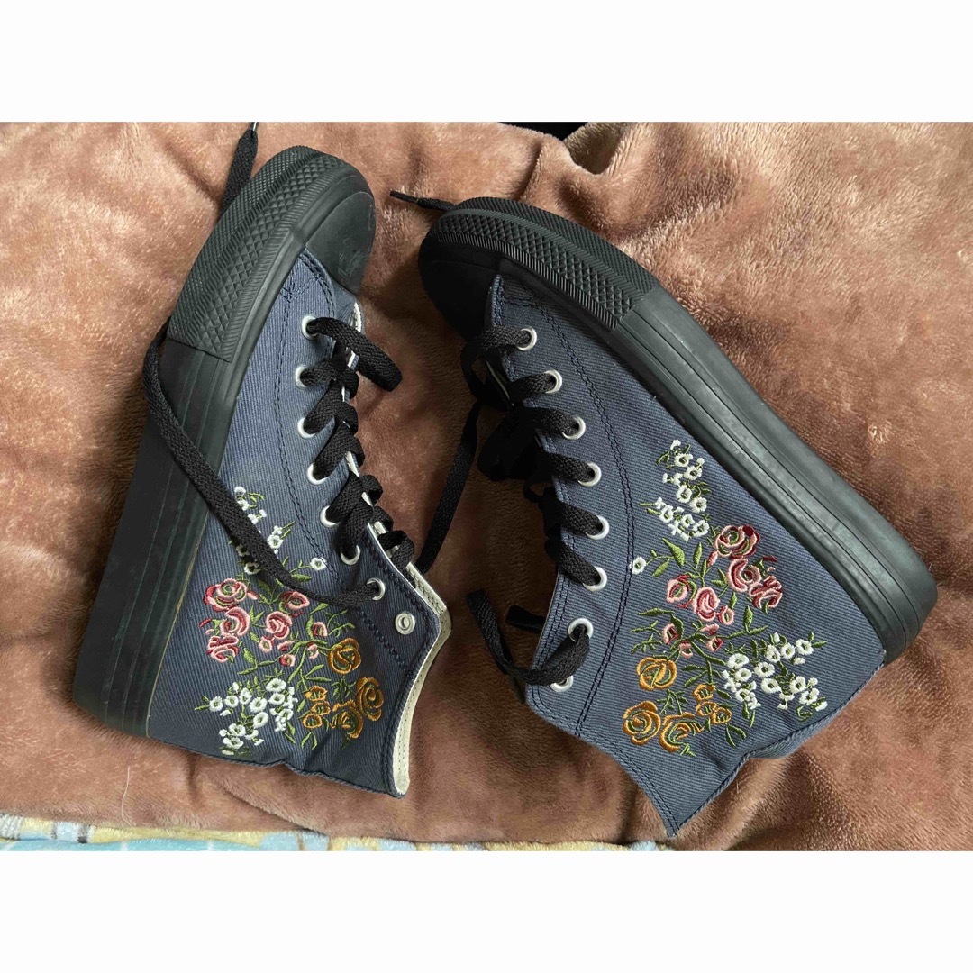 SUPER HAKKA - スーパーハッカ 💐刺繍スニーカー👟 Lサイズの SUPER HAKKA - スーパーハッカ 💐刺繍スニーカー👟 Lサイズの