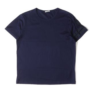 モンクレール(MONCLER)のMONCLER モンクレール Tシャツ サイズ:L アームライン ロゴワッペン クルーネック 半袖 Tシャツ B10918008500 ネイビー 紺 カットソー トップス 【メンズ】【中古】(Tシャツ/カットソー(半袖/袖なし))