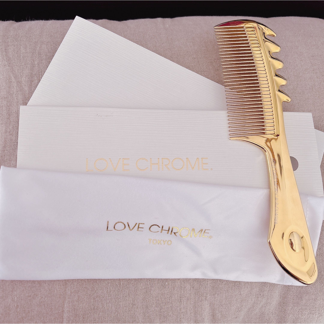 LOVE CHROME ラブクロム　スカルプ　カッサ　ゴールド コスメ/美容のヘアケア/スタイリング(ヘアブラシ/クシ)の商品写真