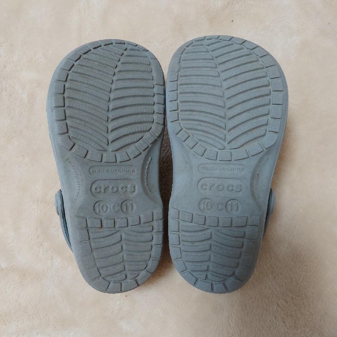 crocs(クロックス)のクロックス　17.5cm　10 C 11　グレー キッズ/ベビー/マタニティのキッズ靴/シューズ(15cm~)(サンダル)の商品写真