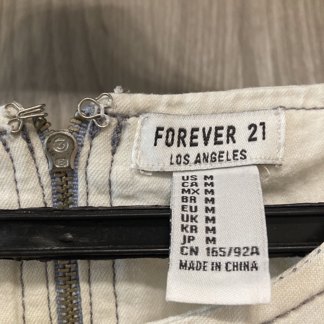 FOREVER 21(フォーエバートゥエンティーワン)の【訳あり】forever21 デニム風ワンピース レディースのワンピース(ひざ丈ワンピース)の商品写真