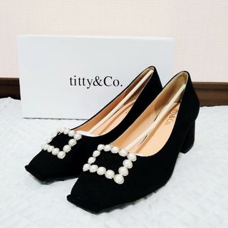 ティティアンドコー(titty&co)のtitty&Co. パールバックルパンプス スエード(ハイヒール/パンプス)