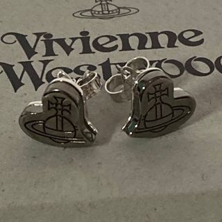 ヴィヴィアンウエストウッド(Vivienne Westwood)の新品Vivienne Westwood ハートピアス ガンメタル x シルバー(ピアス)