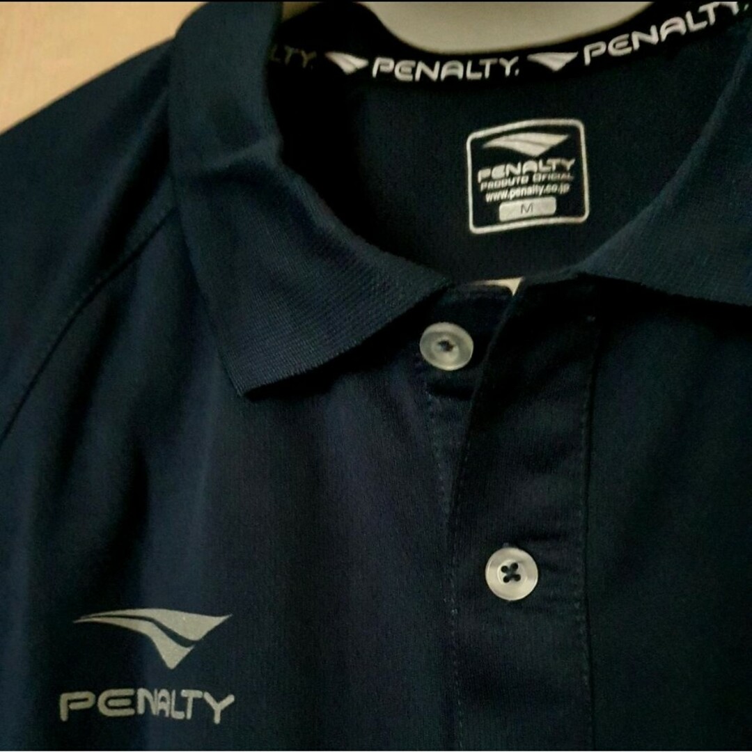 PENALTY(ペナルティ)のペナルティ ポロシャツ Ｍ ネイビー×グレー(シルバー) 新品 紙タグ付き スポーツ/アウトドアのサッカー/フットサル(ウェア)の商品写真
