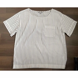 ユニクロ(UNIQLO)のユニクロ　ピンストライプシャツ半袖(シャツ/ブラウス(半袖/袖なし))