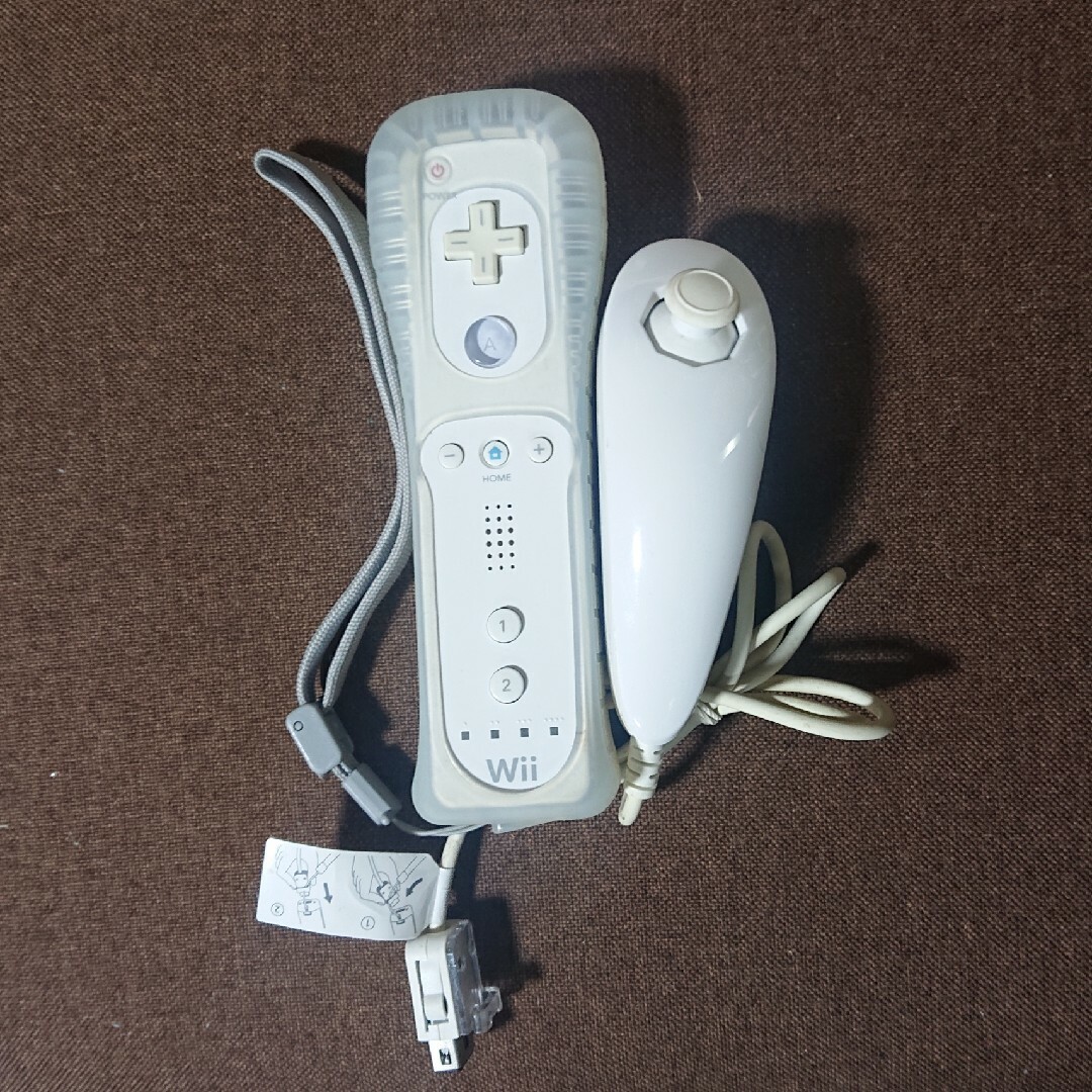 Wii - Wii リモコンとヌンチャクのセット 任天堂純正品 シリコンカバー