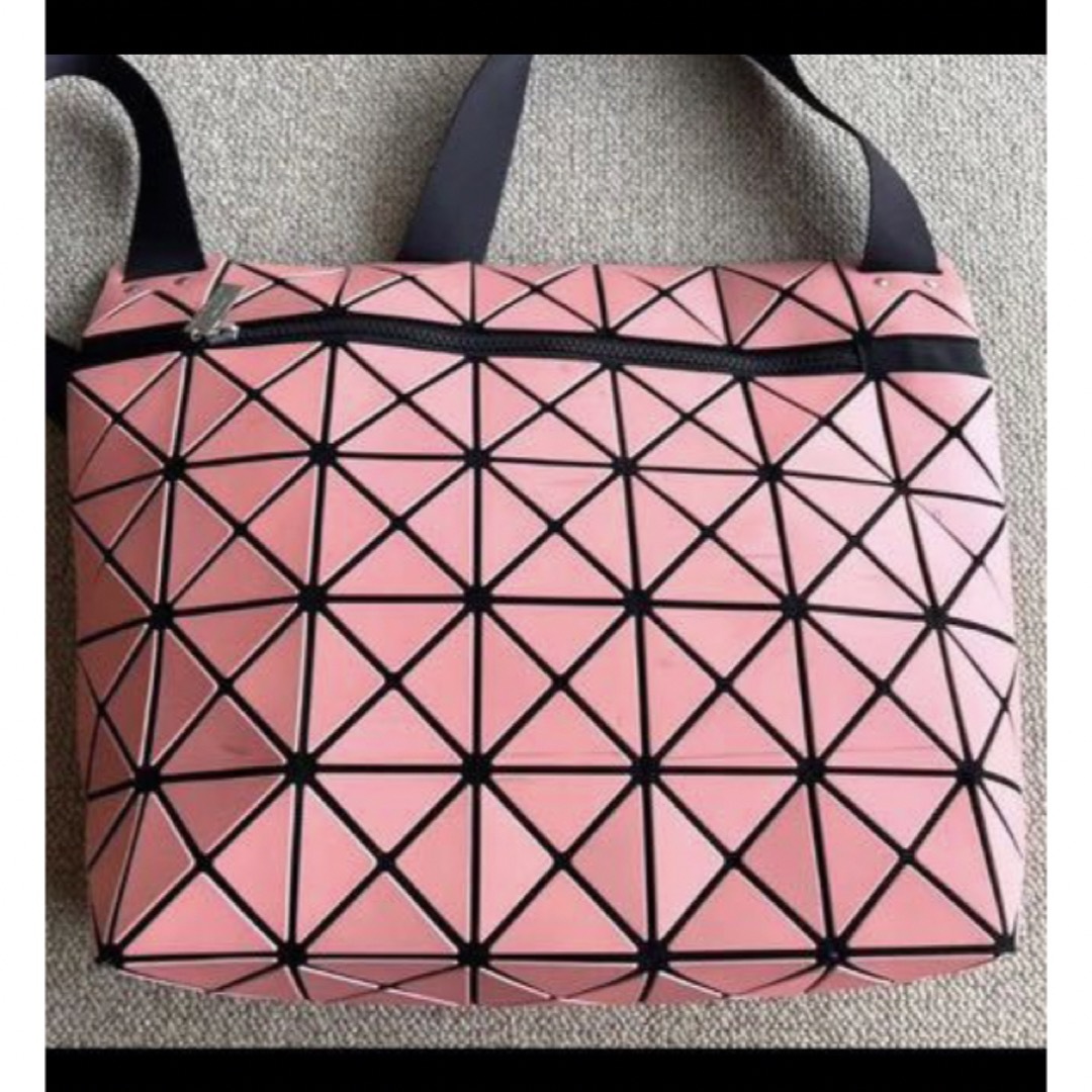 BaoBaoIsseyMiyake(バオバオイッセイミヤケ)のBAOBAO ISSEY MIYAKE バオバオ ショルダーバッグ　バッグ レディースのバッグ(ショルダーバッグ)の商品写真