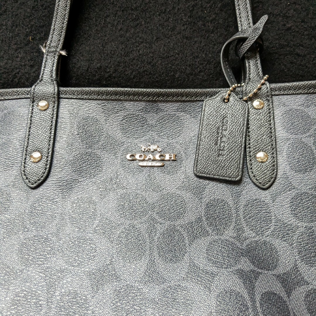 COACH(コーチ)のCOACH コーチ リバーシブル　トートバッグ シティ シグネチャー　ポーチ付き レディースのバッグ(トートバッグ)の商品写真