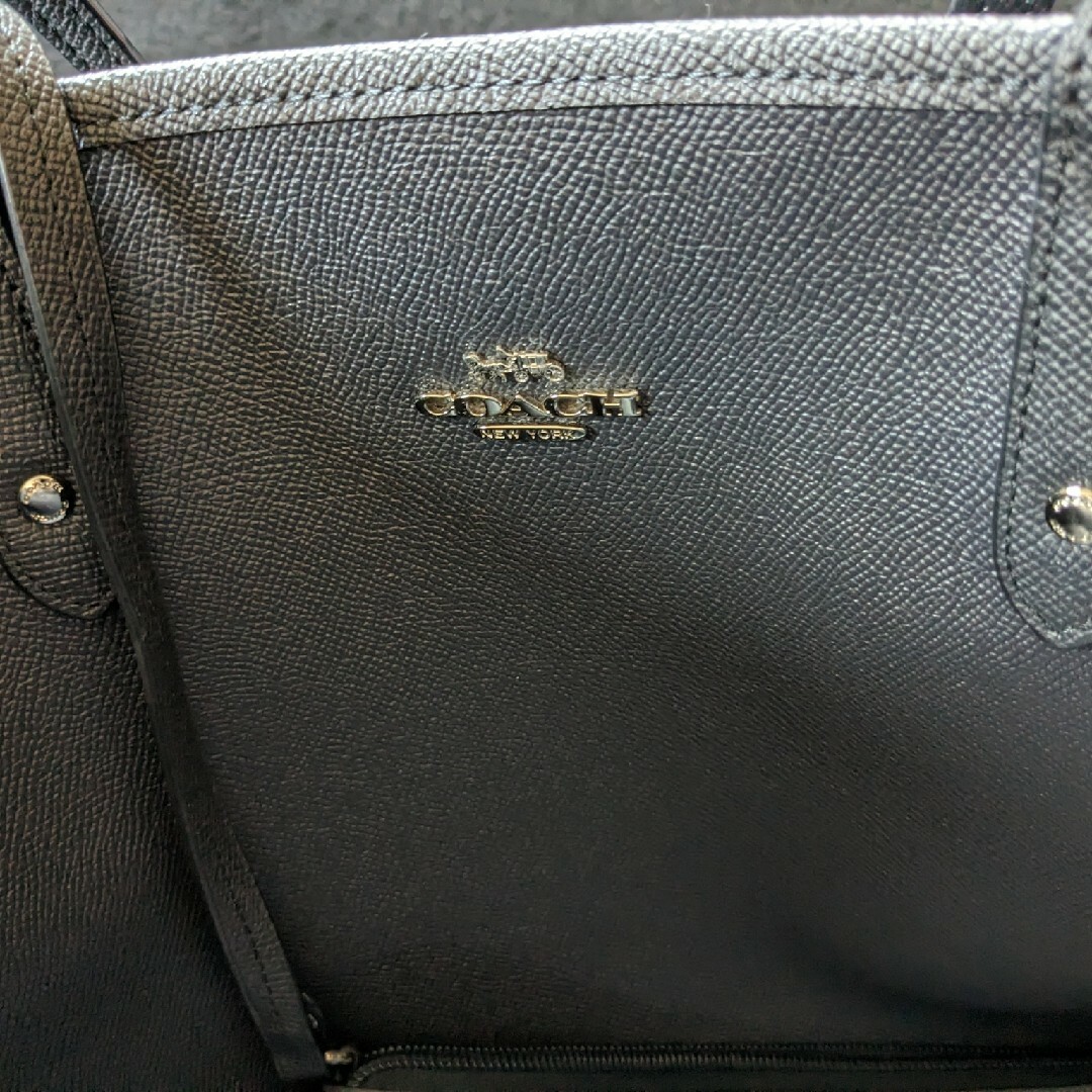 COACH(コーチ)のCOACH コーチ リバーシブル　トートバッグ シティ シグネチャー　ポーチ付き レディースのバッグ(トートバッグ)の商品写真