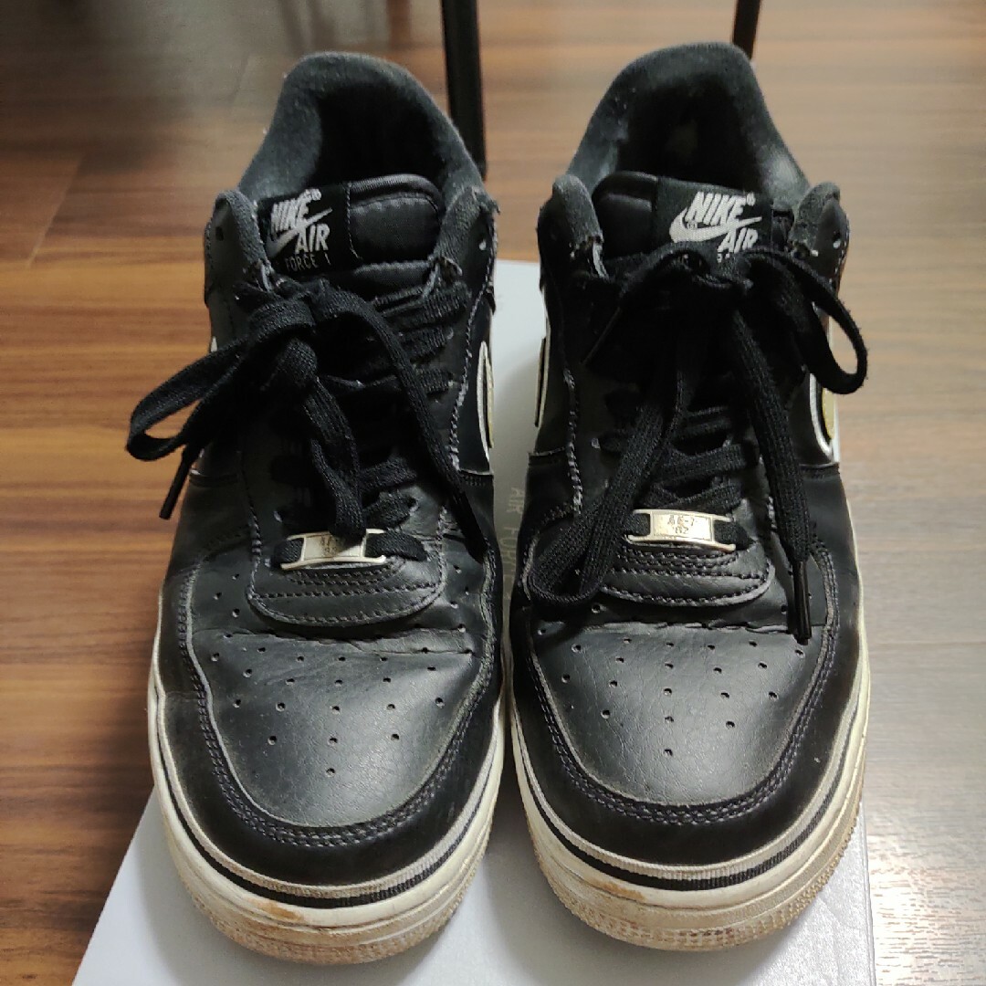 NIKE(ナイキ)のNIKE ナイキ AIR FORCE 1 エアフォース 27cm 黒×白 メンズの靴/シューズ(スニーカー)の商品写真