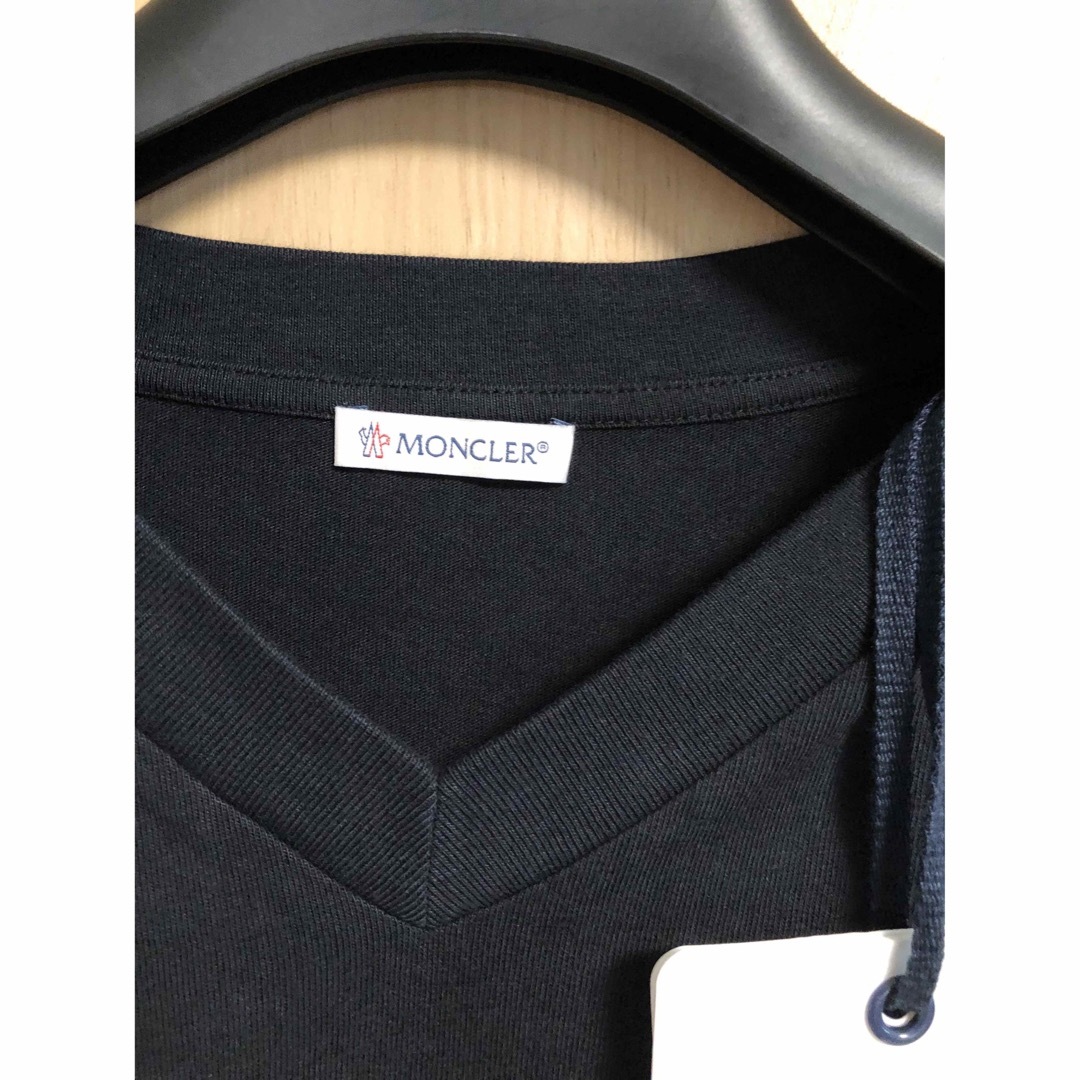 MONCLER モンクレール VネックTシャツ エンボス加工 未使用品