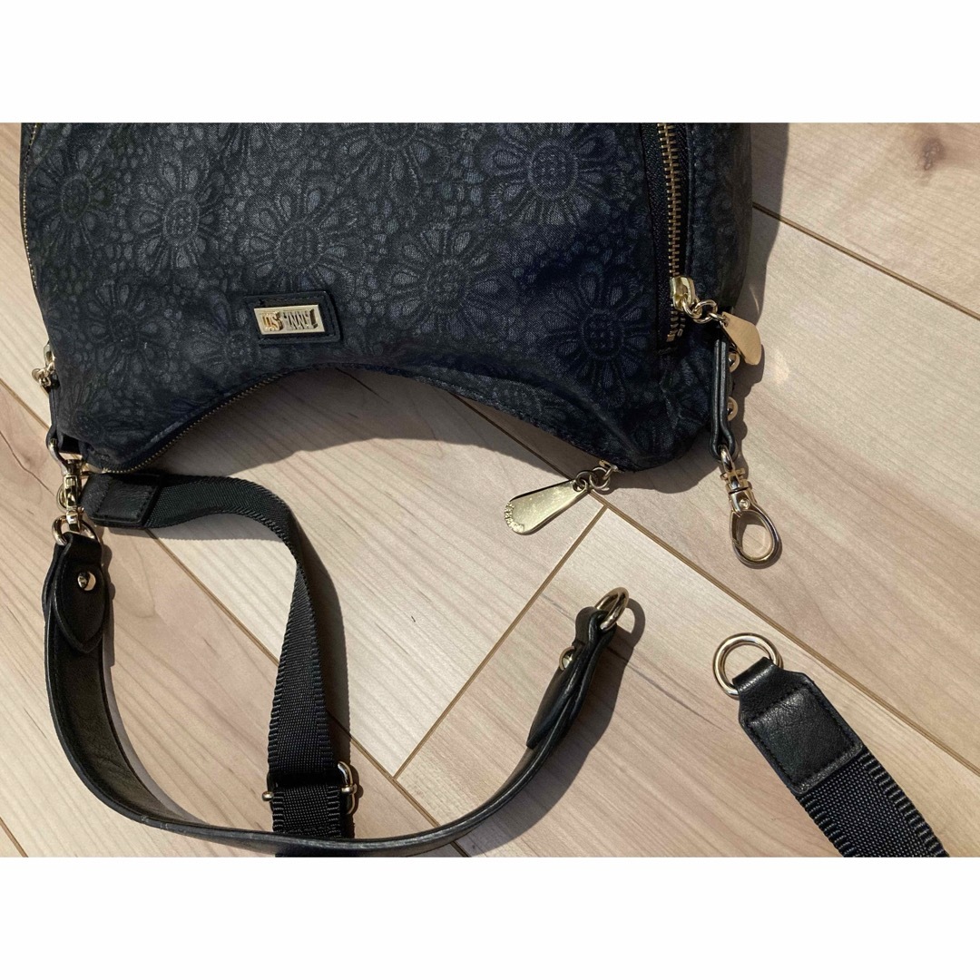 ANNA SUI - 【美品】ANNA SUI ショルダーバッグ ブラック花柄の ANNA SUI - 【美品】ANNA SUI ショルダーバッグ ブラック花柄の