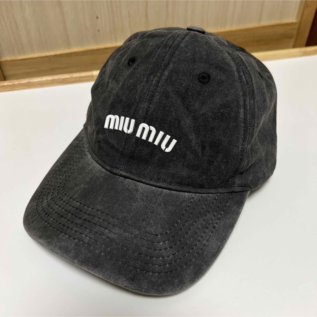 miumiu(ミュウミュウ)のmiumiu ミュウミュウ デニム キャップ ブラック ベースボール ジーンズ レディースの帽子(キャップ)の商品写真