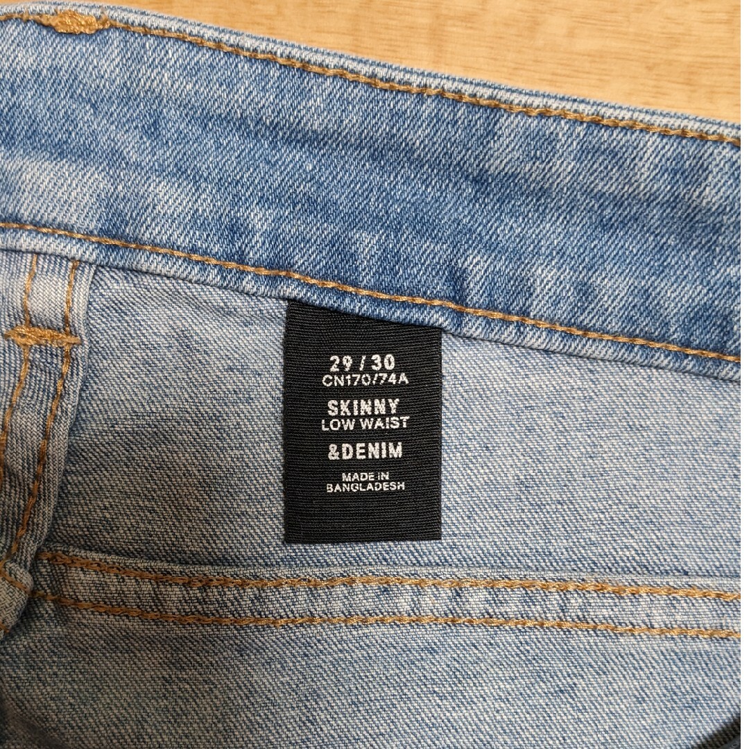 H&M(エイチアンドエム)のエイチ・アンド・エム　デニム　メンズ メンズのパンツ(デニム/ジーンズ)の商品写真