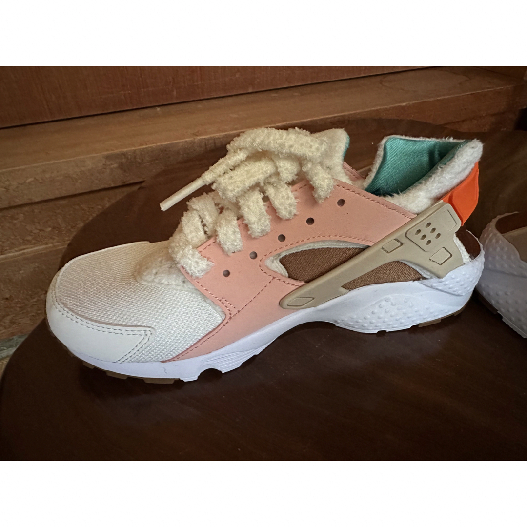 NIKE(ナイキ)の［値下げ］ハラチ ラン J HUARACHE RUN FD4632-181  レディースの靴/シューズ(スニーカー)の商品写真