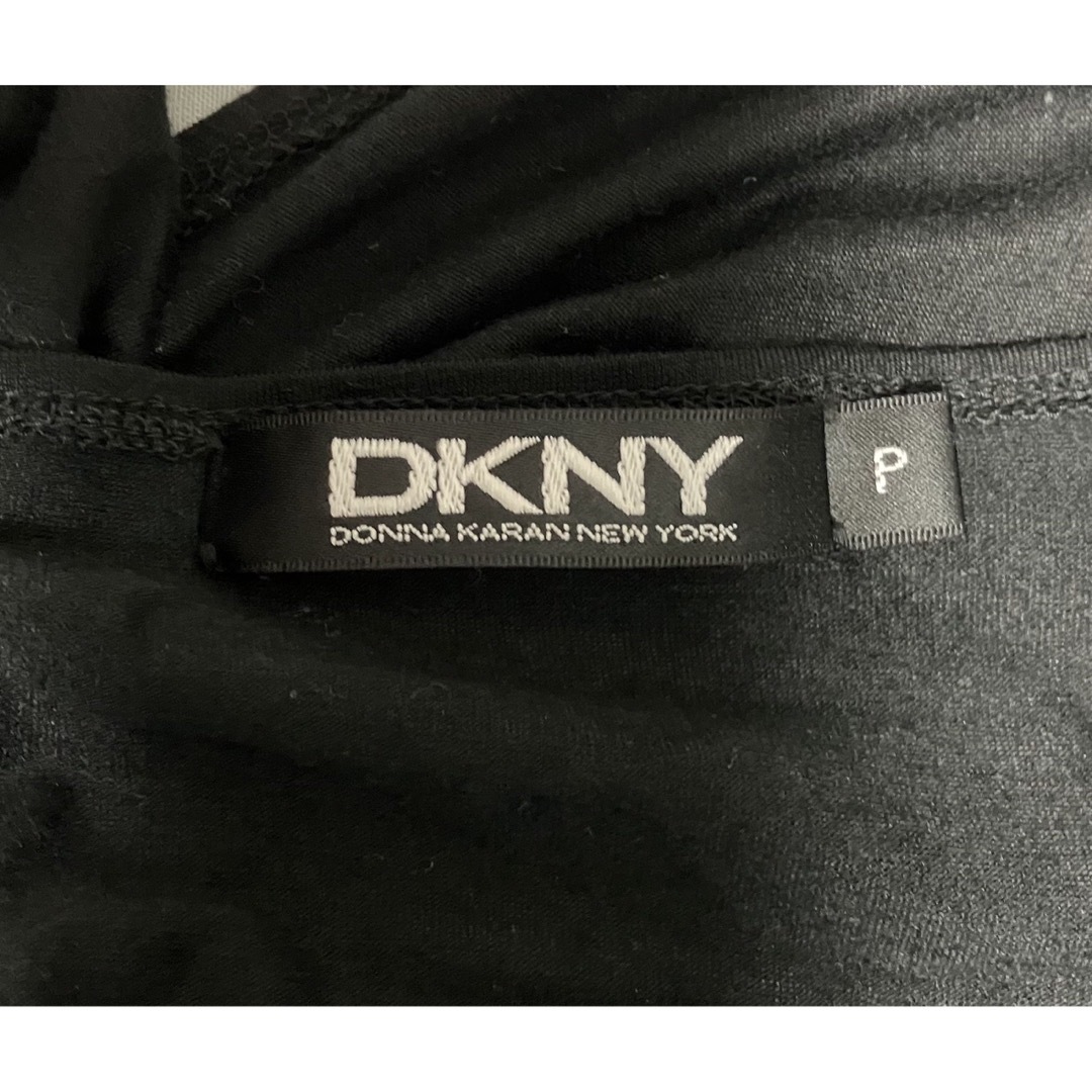 DKNY(ダナキャランニューヨーク)のDKNY 黒　ワンピース レディースのワンピース(ひざ丈ワンピース)の商品写真