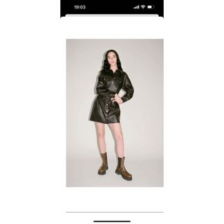 定価6990円！ZARA ユーズドディティールフェイクレザーワンピース(ひざ丈ワンピース)