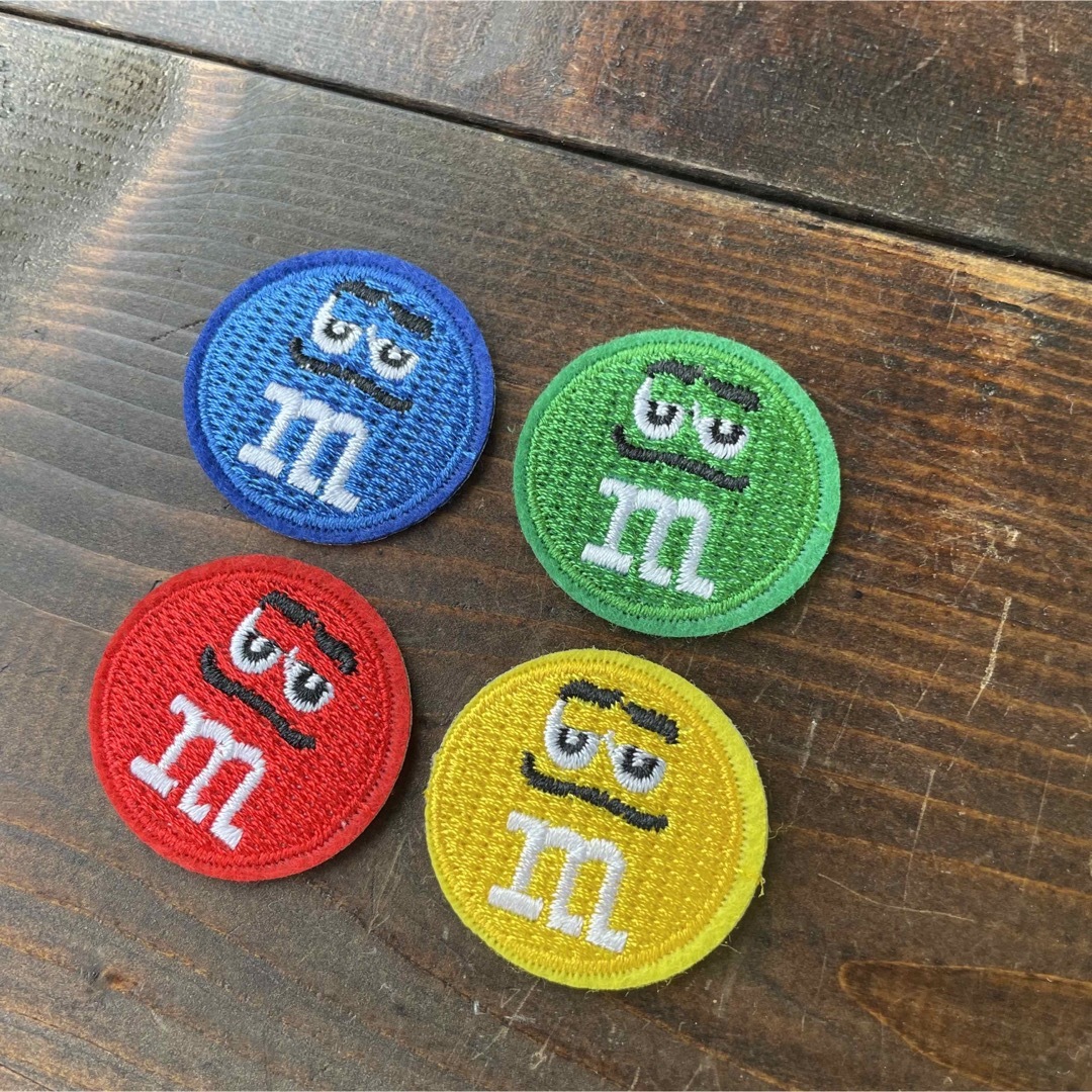 m&m’sビーンズ アイロン熱圧着ワッペン4枚セット mm ハンドメイドの素材/材料(各種パーツ)の商品写真