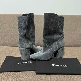 シャネル(CHANEL)のCHANEL シャネル ブーツ ショートブーツ スエード グレー 布袋付き(ブーツ)