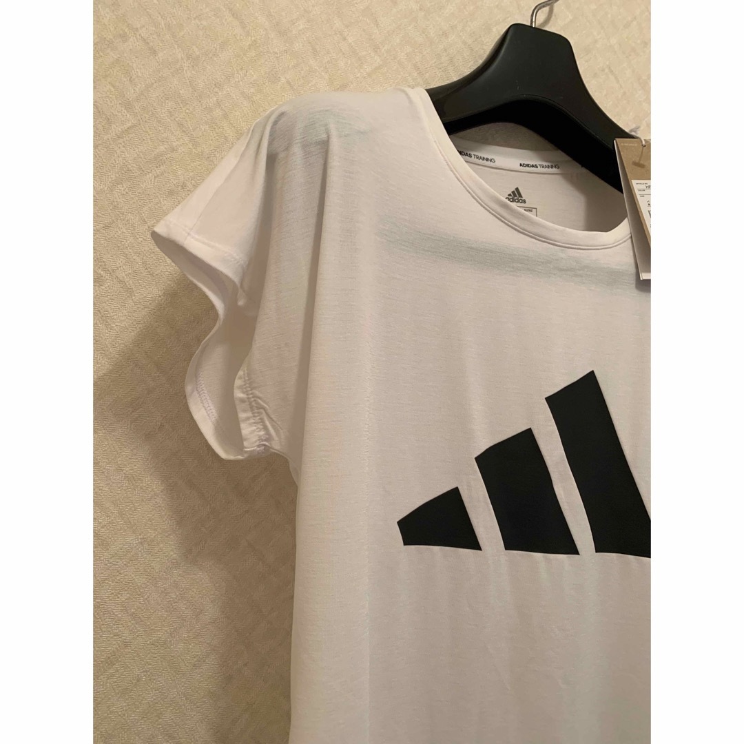 adidas(アディダス)の新品タグ付　アディダス　スリーストライプTシャツ レディースのトップス(Tシャツ(半袖/袖なし))の商品写真