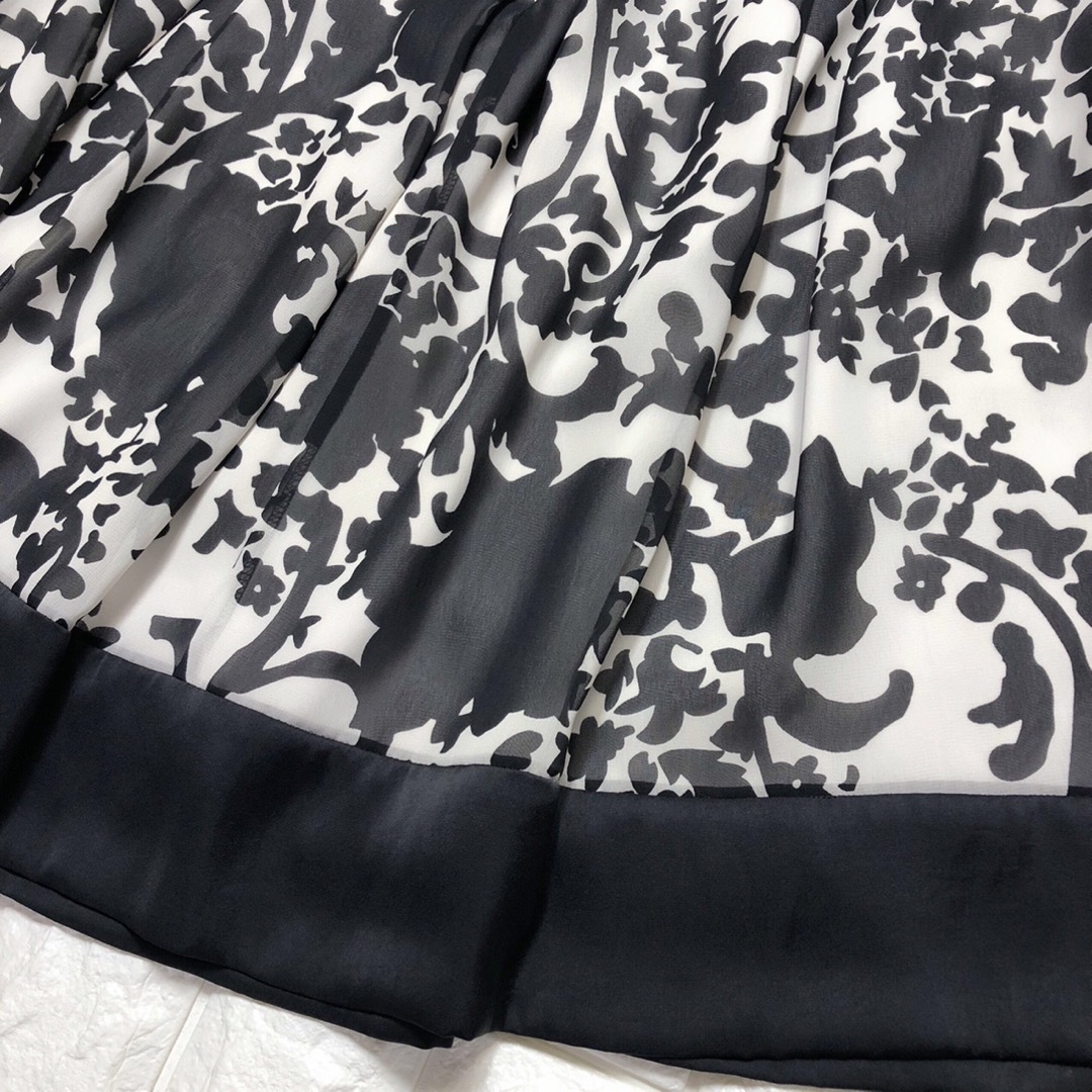 UNTITLED(アンタイトル)のアンタイトルの黒白モノトーンプリントスカートサイズ2M レディースのスカート(ひざ丈スカート)の商品写真