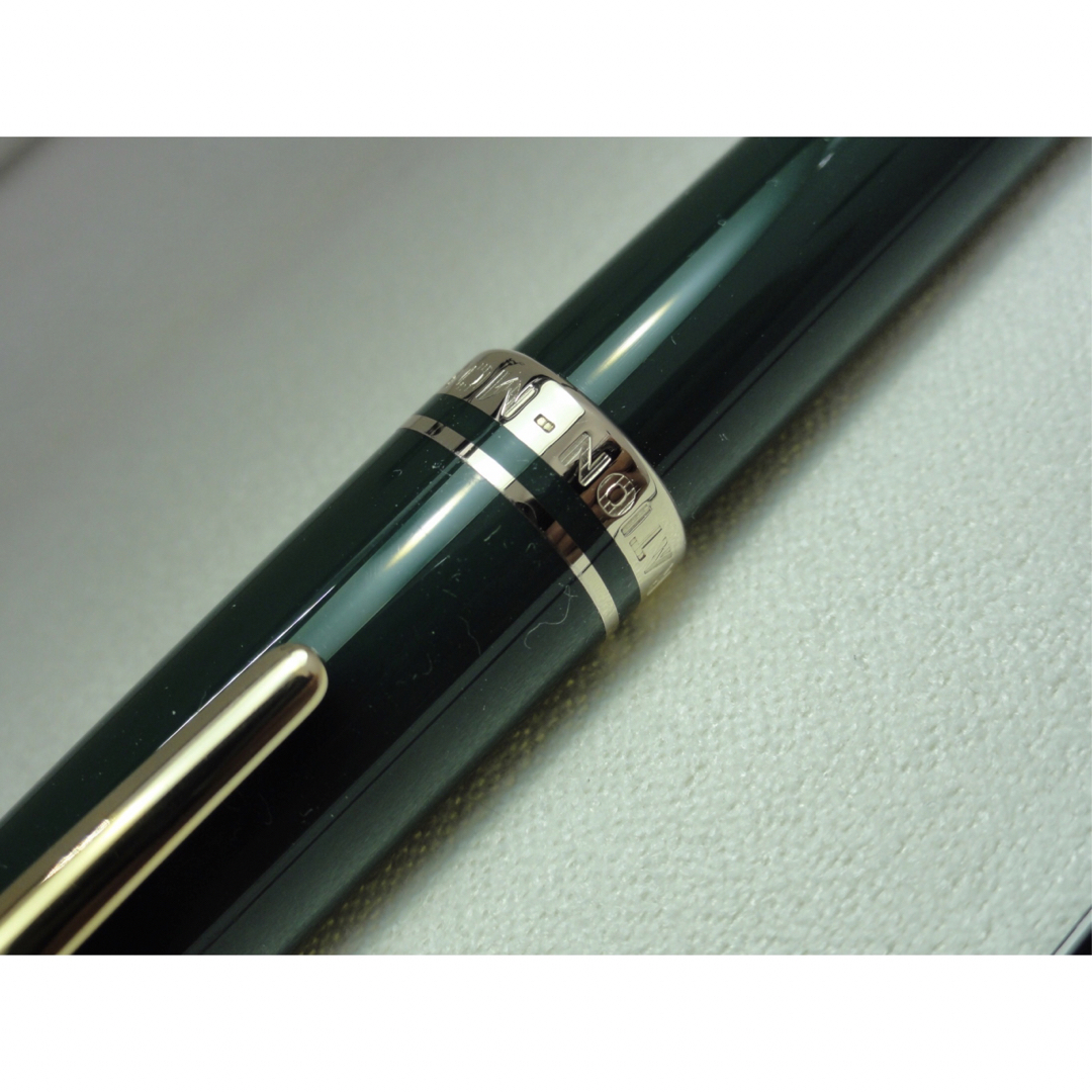 MONTBLANC(モンブラン)の未使用に近い保管品！非常に稀少な軸色ダークグリーン逸品！★モンブラン★レアモデル インテリア/住まい/日用品の文房具(ペン/マーカー)の商品写真