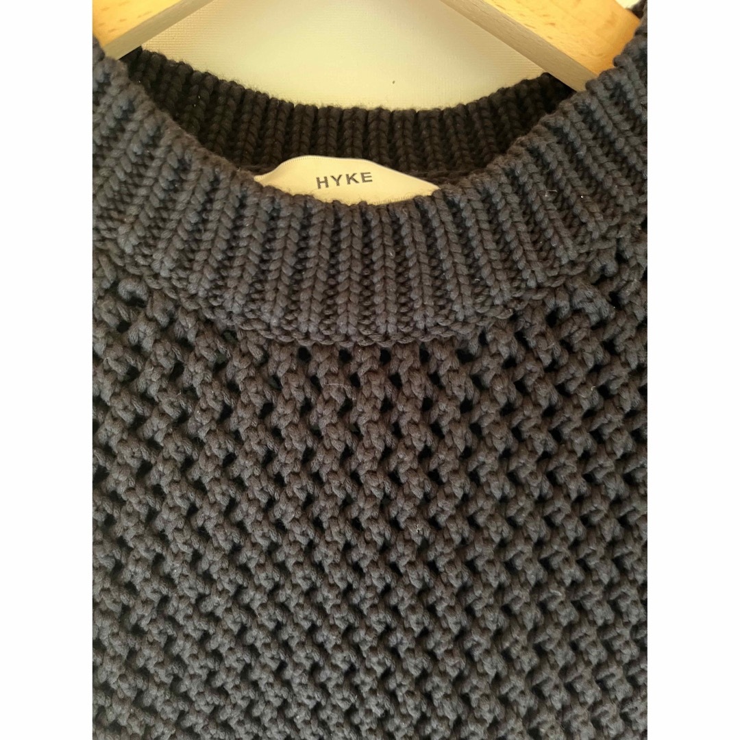 HYKE(ハイク)のHYKE CROCHETED CROPPED SWEATER TOP ベスト レディースのトップス(ベスト/ジレ)の商品写真