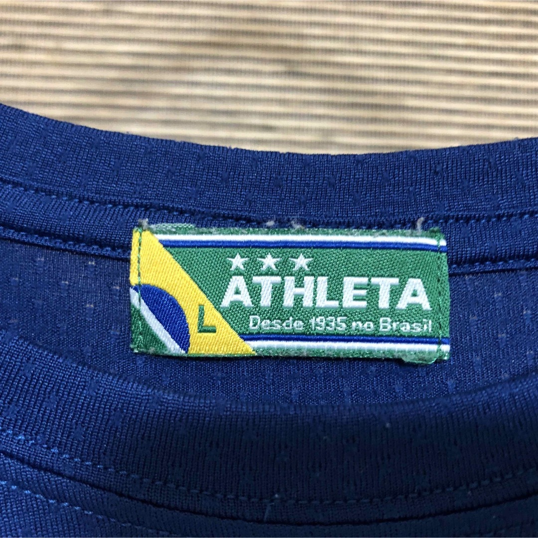 ATHLETA(アスレタ)の【アスレタ】ロンT　デカロゴ　紺色　ネイビー　プラクティスウエア　サッカーA1 スポーツ/アウトドアのサッカー/フットサル(ウェア)の商品写真