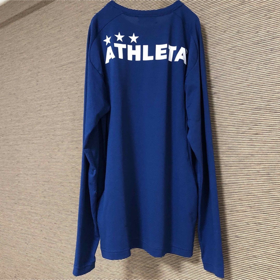 ATHLETA(アスレタ)の【アスレタ】ロンT　デカロゴ　紺色　ネイビー　プラクティスウエア　サッカーA1 スポーツ/アウトドアのサッカー/フットサル(ウェア)の商品写真