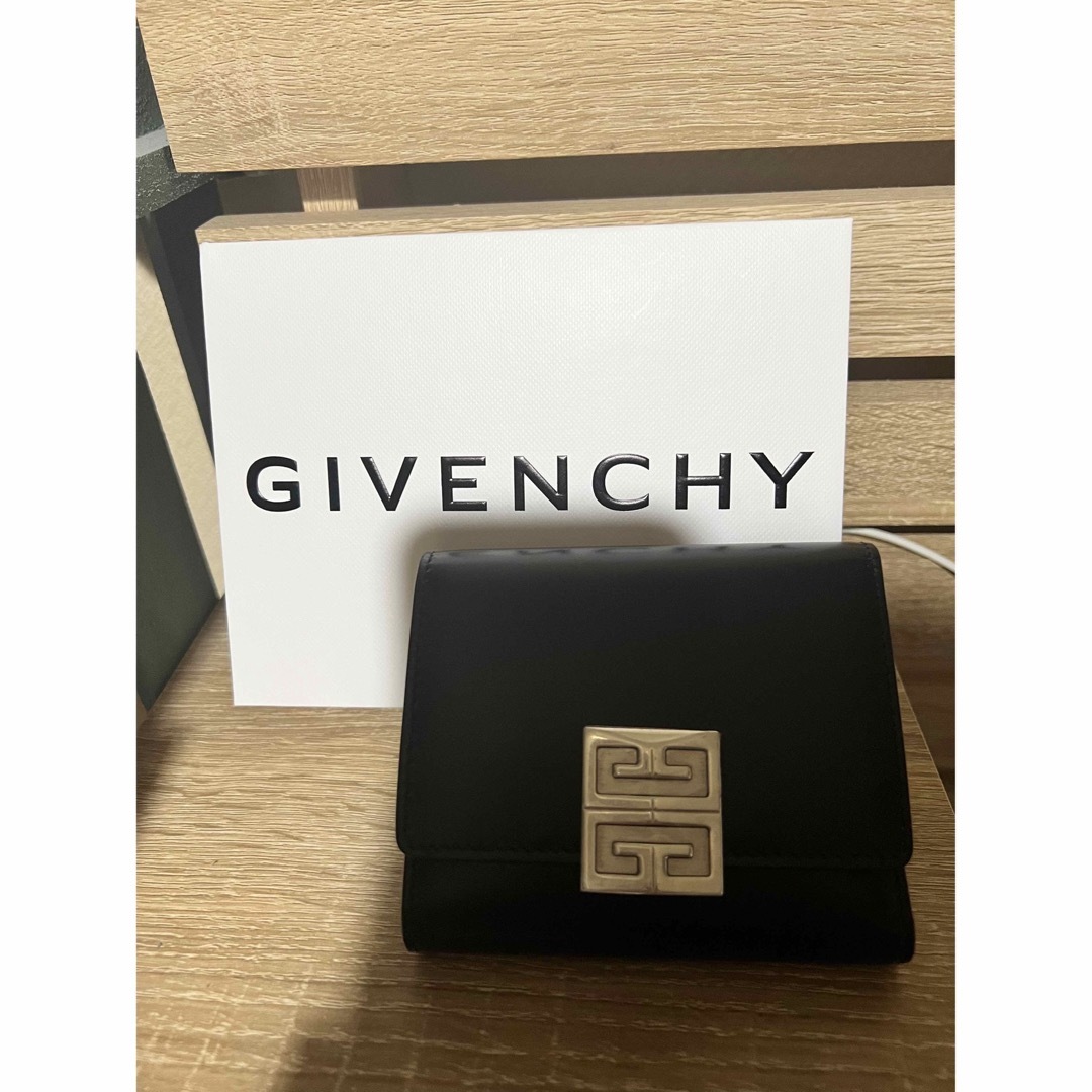 GIVENCHY - GIVENCHY 三つ折り コンパクトウォレットの通販 by みつ