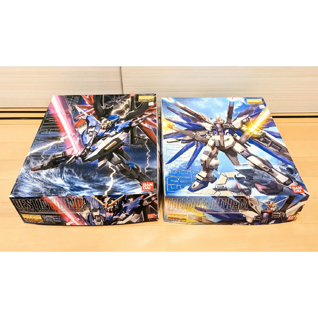 MG デスティニーガンダム　フリーダムガンダム　2セット まとめ売り。 エンタメ/ホビーのおもちゃ/ぬいぐるみ(模型/プラモデル)の商品写真