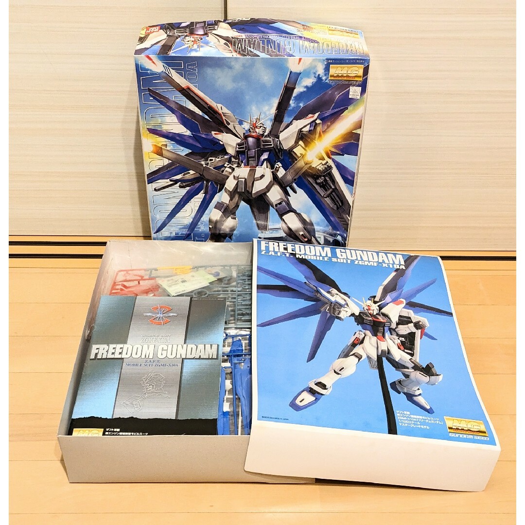 MG デスティニーガンダム　フリーダムガンダム　2セット まとめ売り。 エンタメ/ホビーのおもちゃ/ぬいぐるみ(模型/プラモデル)の商品写真